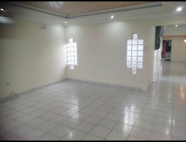 4 BEDROOM HOUSE FOR SALE IN NEWLANDS WEST